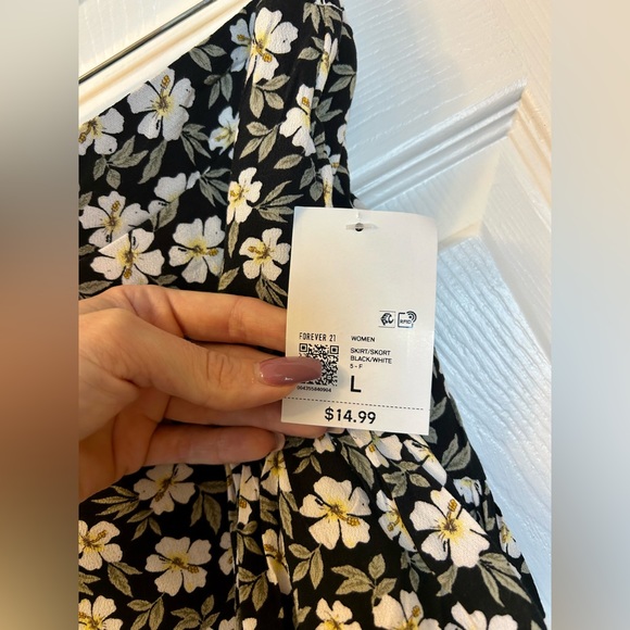 Forever 21 Floral Skirt w/ Built-In Shorts BNWT - Picture 11 of 13